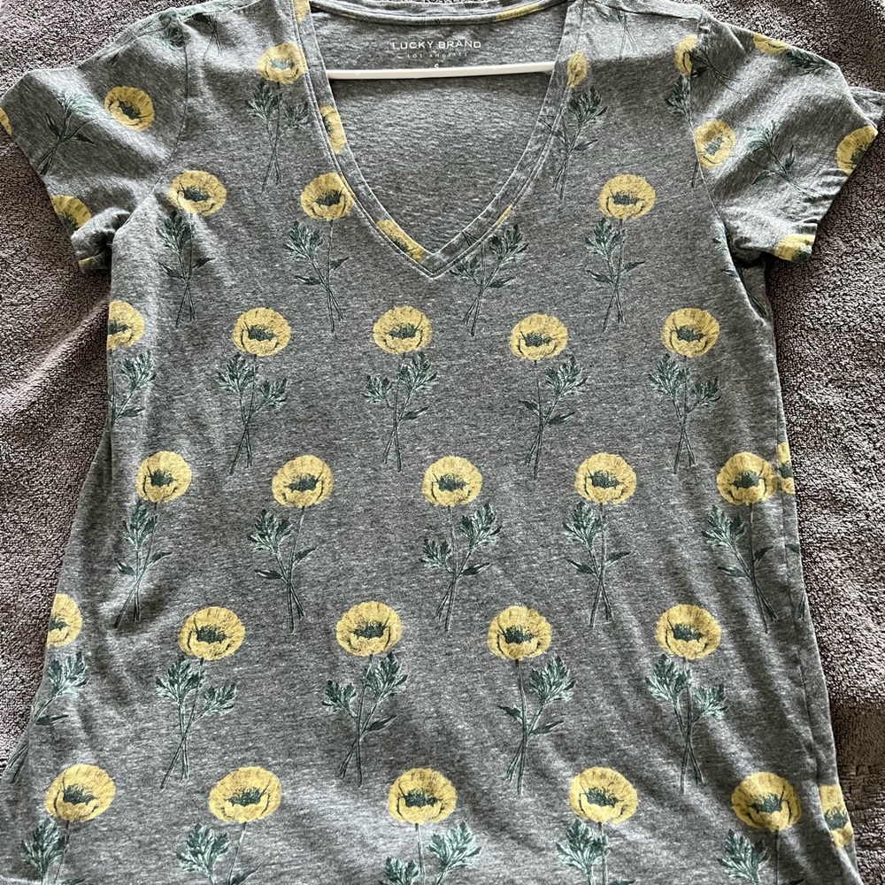 Beautiful Lucky Brand T-shirt.  Excellent condition
